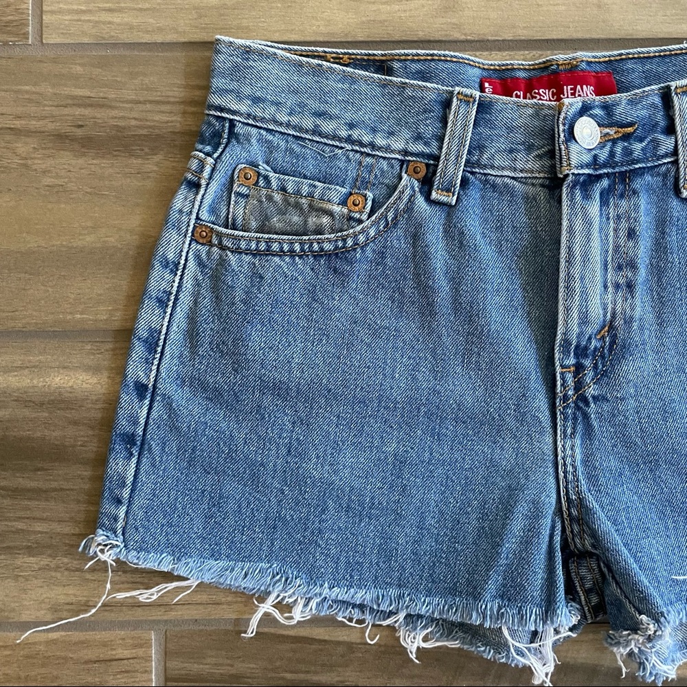 LEVI’S Classic Fit Customized Jean Shorts Sz 6 PET - Picture 3 of 8